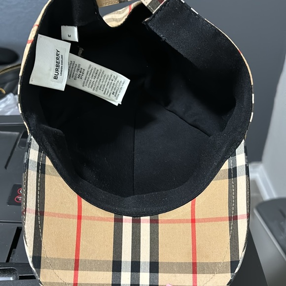 Burberry base ball cap - Picture 3 of 3